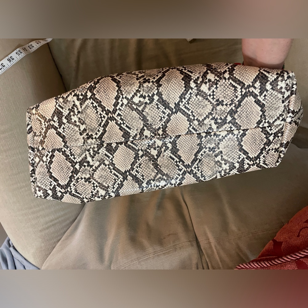 Large Handbag - Picture 5 of 6